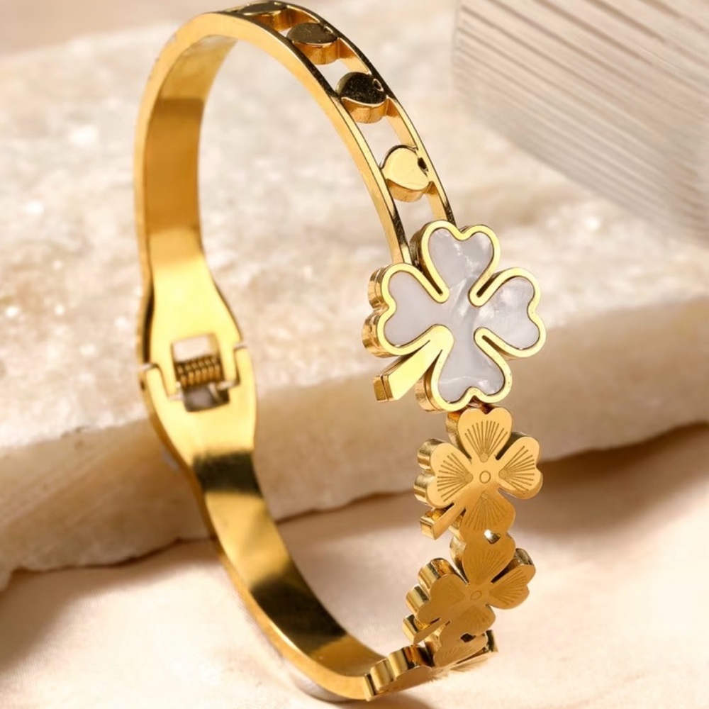 stainless steel gold-plated bracelet white mother of pearl clover hinge clasp